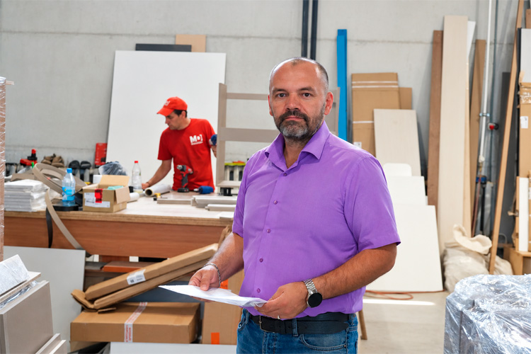 Директор компании Мебельдела