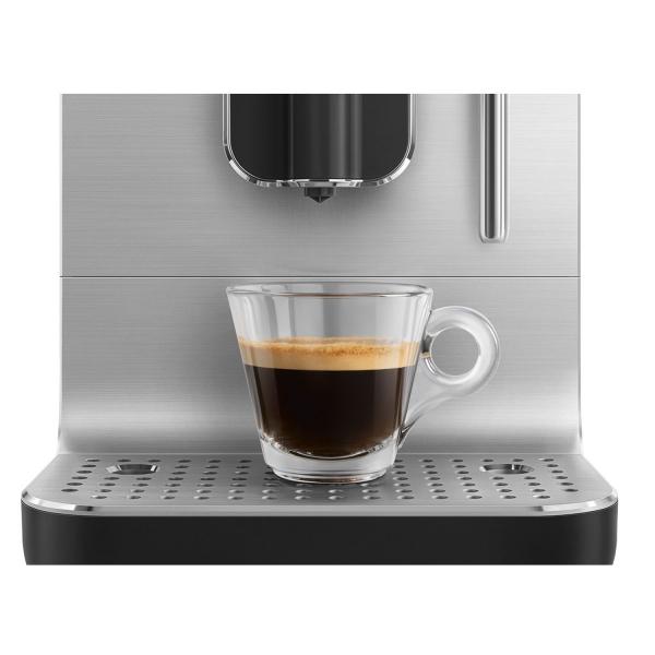 Автоматическая кофемашина с капучинатором Smeg BCC12BLMEU